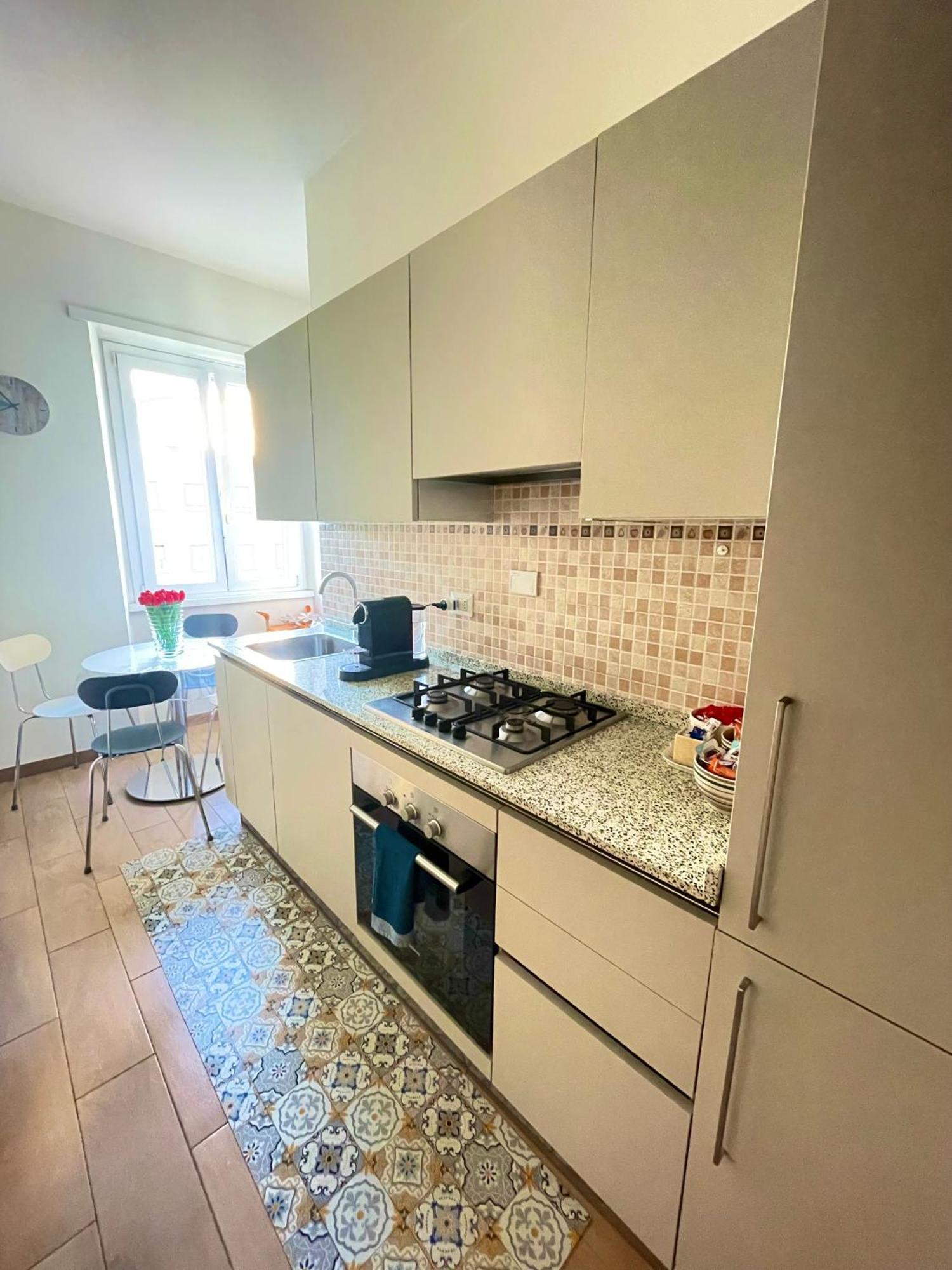 Lucens Domus Appartamento Roma Quartiere Trieste - Vicino Metro B1 - 외부 사진