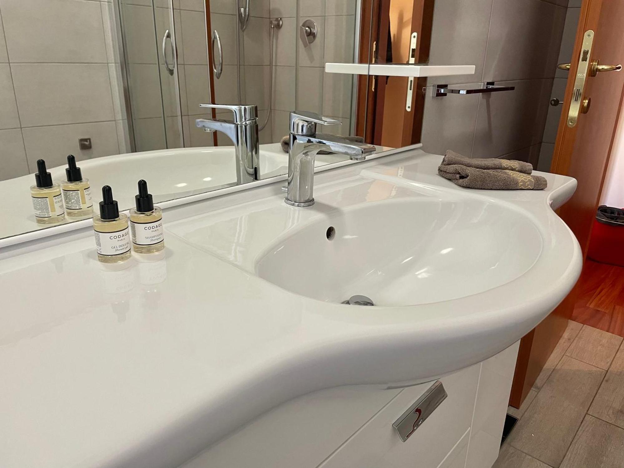 Lucens Domus Appartamento Roma Quartiere Trieste - Vicino Metro B1 - 외부 사진