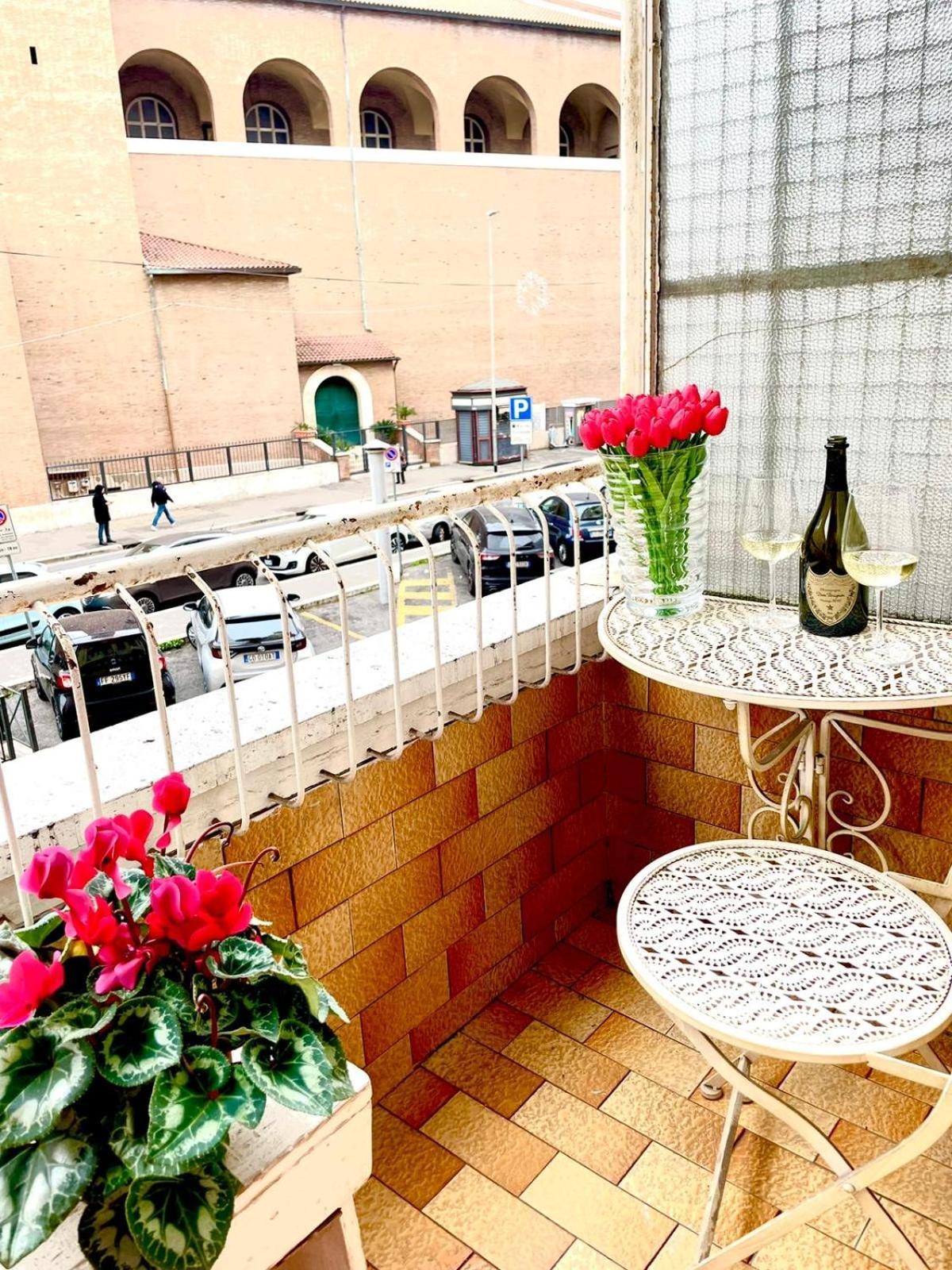 Lucens Domus Appartamento Roma Quartiere Trieste - Vicino Metro B1 - 외부 사진